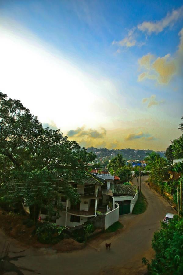 Kandyan Fo Rest Esterno foto