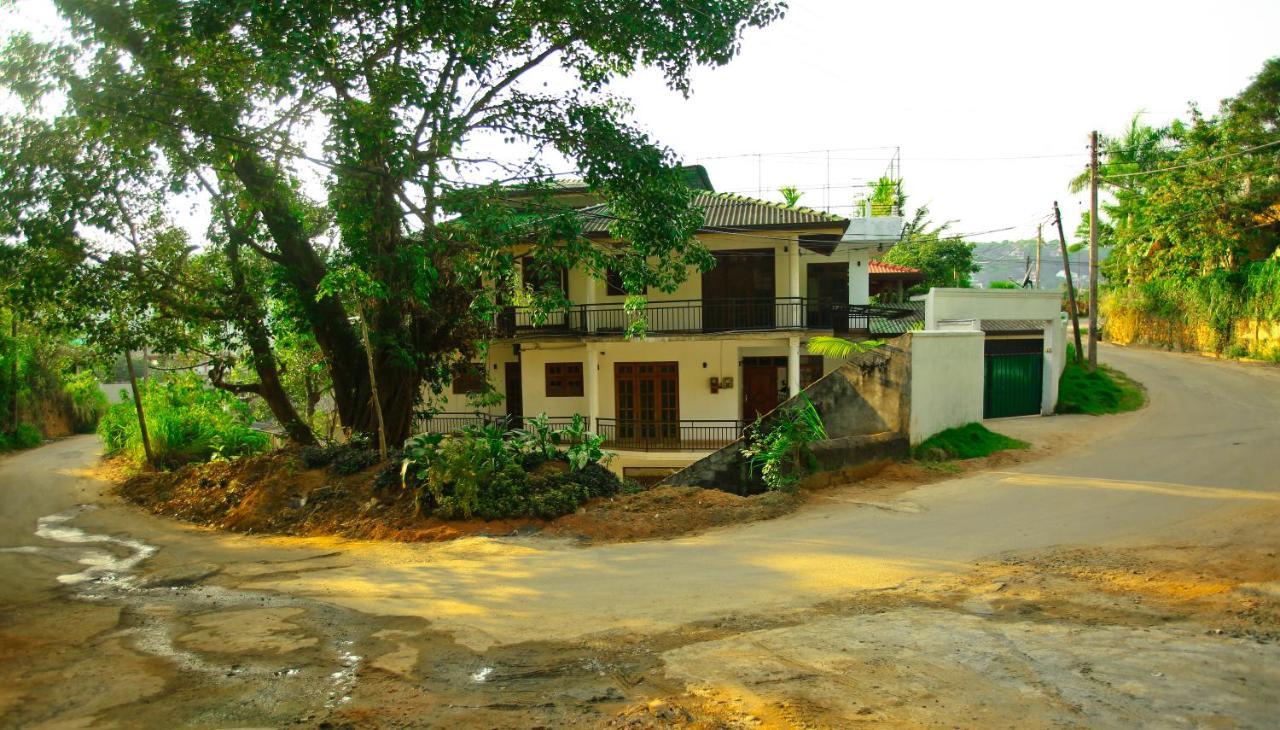 Kandyan Fo Rest Esterno foto