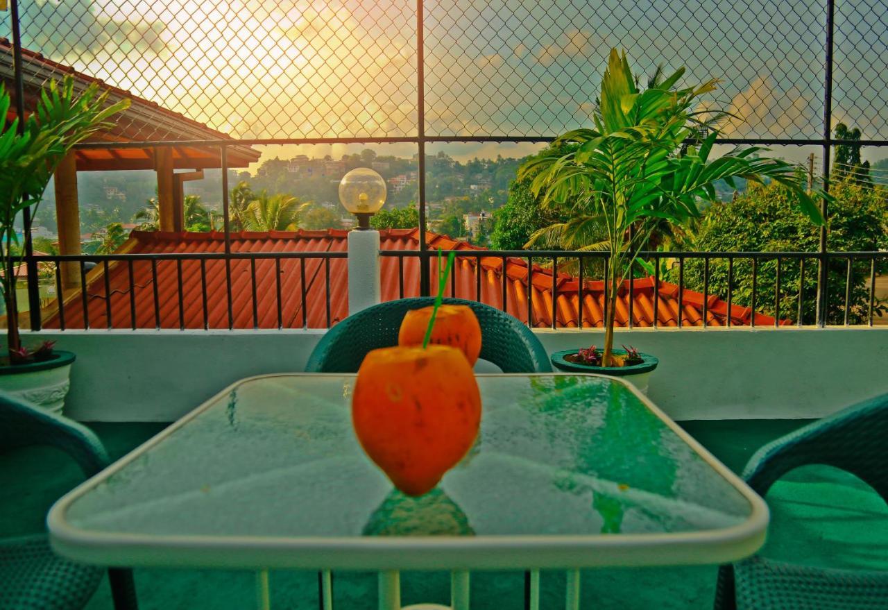 Kandyan Fo Rest Esterno foto